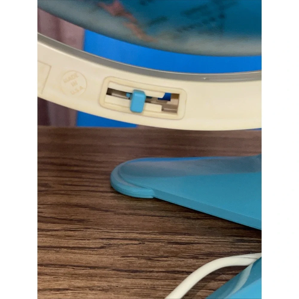Vintage 1988 Fisher Price World Globe Illuminated Educational Viewfinder Works
